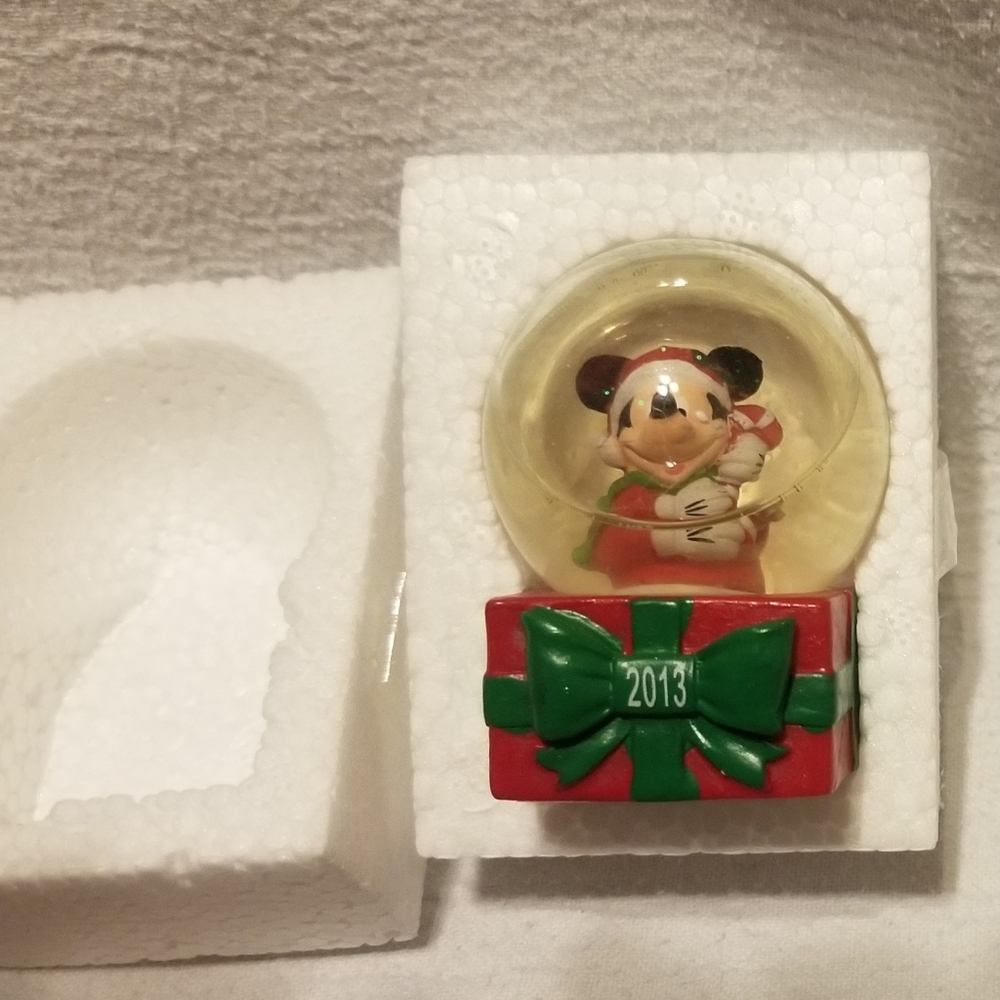 EUC 2013 Mickey Mouse snowglobe - Picture 6 of 11